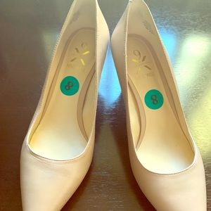 Nine West nude pumps heels